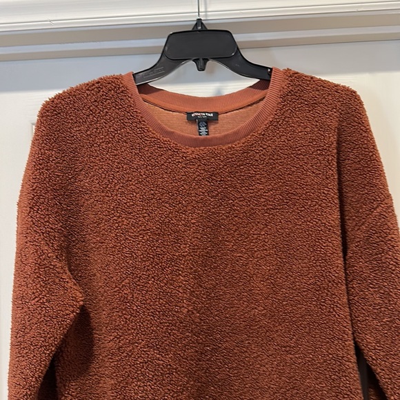 Women’s Kenneth Cole Sweatshirt - Picture 2 of 7